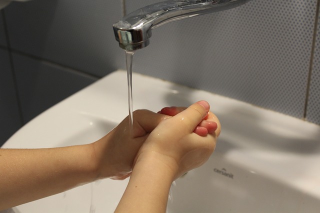 Le lavage des mains : un geste de prévention indispensable. Image par_Alicja_ de Pixabay